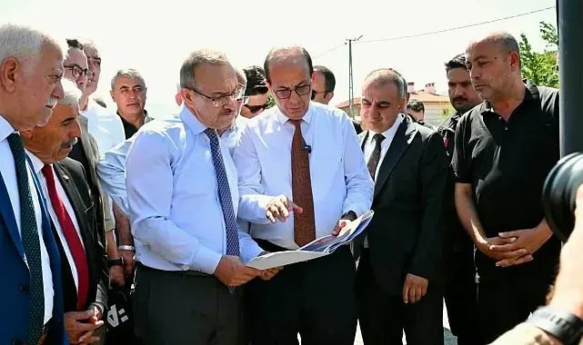 Vali Yavuz ile Büyükşehir Belediye Başkanı Er, Yeşilyurt'un tarihi bölgelerindeki yatırımları inceledi