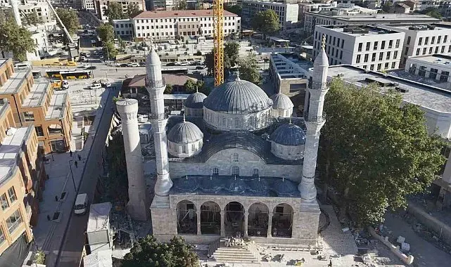 Başkan Taşkın ve Milletvekili Babacan Yeni Cami'deki çalışmaları inceledi
