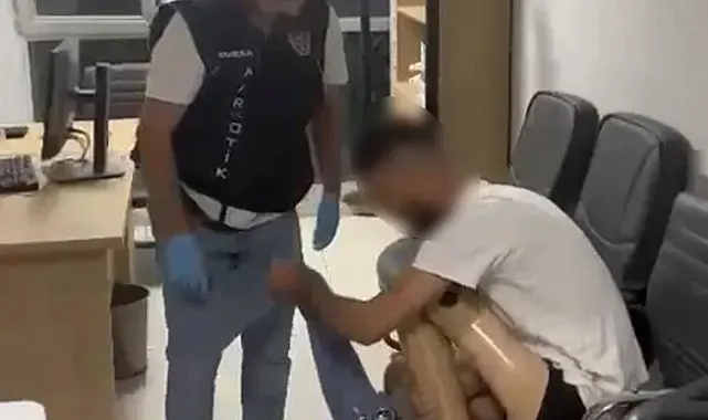 Protez bacağından uyuşturucu çıktı: 830 gram metamfetamin ele geçirildi