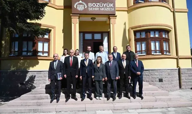 Vali Aygöl Bozüyük Şehir Müzesi ve Arşivi'ni ziyaret etti
