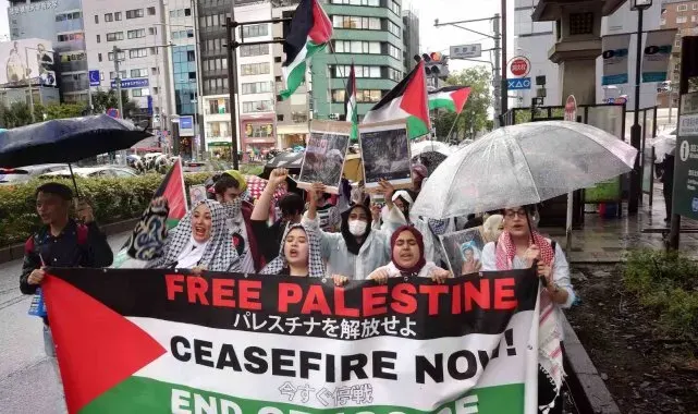 Japonya'da İsrail'in Gazze'deki katliamına karşı protesto yürüyüşü