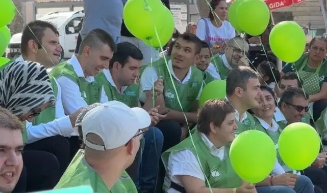 Yalova'da serebral palsiye dikkati çekmek için yeşil yelek giydiler