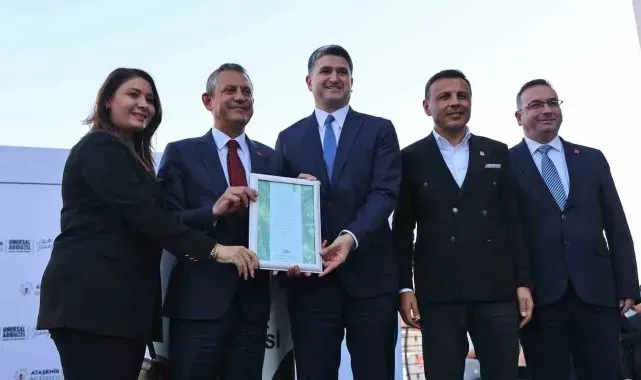 CHP Genel Başkanı Özel: "Başkan Adıgüzel, 6 yıllık işi 6 ayda yaptı"