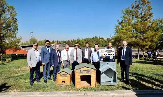 Başkan Çavuşoğlu can dostları unutmadı