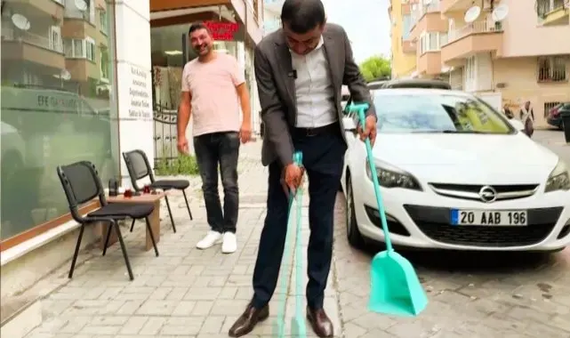 Eline süpürgeyi alan Başkan Çavuşoğlu temizlik hareketi başlattı