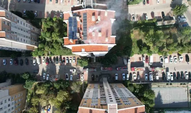 Başakşehir'deki sitede korkutan yangın: 3 kişi dumandan etkilendi