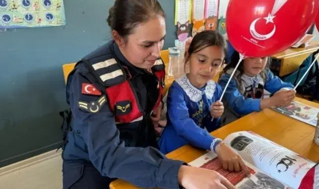 Sivas'ta 'Tim Jandarma' ile çocuklara güvenlik eğitimi