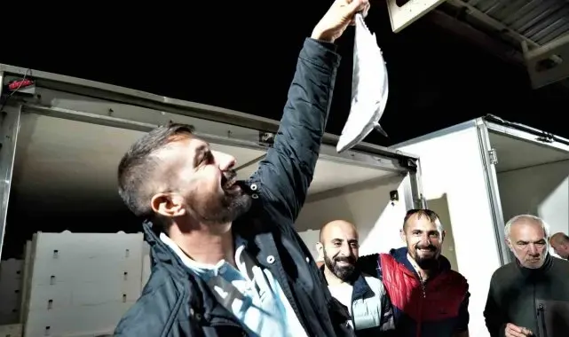 Balık mezadında kasalar dolusu palamut kapış kapış satıldı