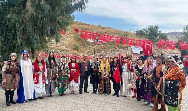 'Kahraman Türk Kadınları' tiyatro gösterisi Urfa'da yoğun ilgi gördü