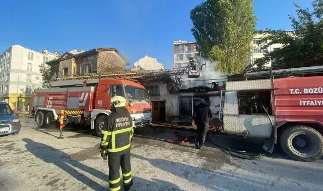 Bozüyük'te metruk binada yangın
