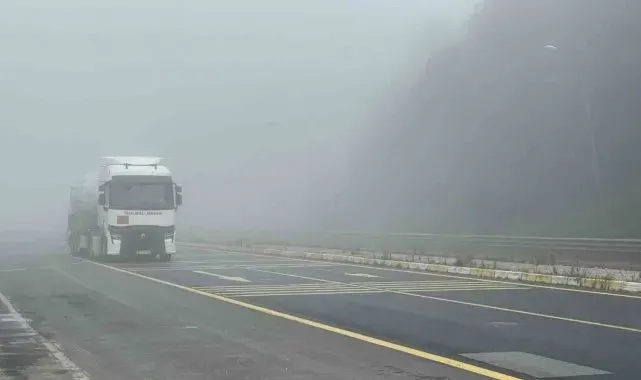 Bolu Dağı'nda sis sebebiyle görüş mesafesi 30 metreye düştü
