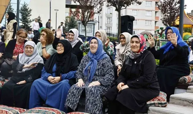 Bağcılar'da düzenlenen 1. Yaşlılık Şurası'nda iki nesil bir araya geldi