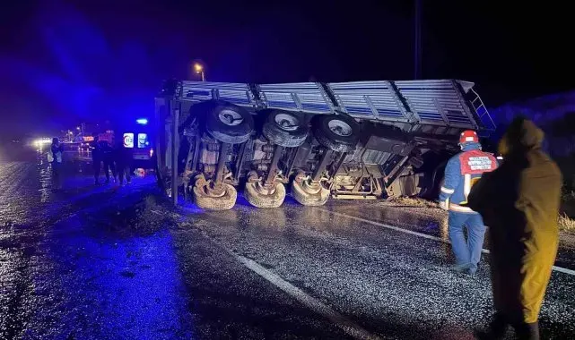 Malatya'da maden yüklü tır devrildi: 1 yaralı