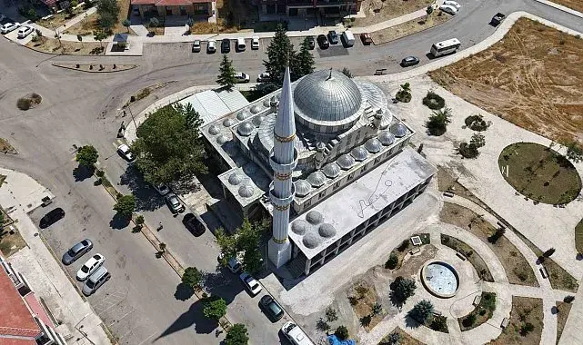 Yıldırımın yıktığı minare yeniden inşa edildi