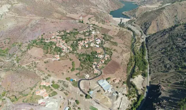Yahyalı'da kırsal mahalleler sıcak asfalta kavuşuyor