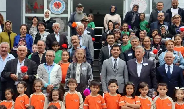 Öğrenciler, koca çınarları okullarında ağırladı
