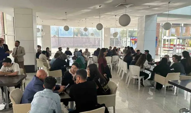Gençler yaşlılarla buluştu