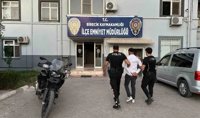 Birecik'te hırsızlık ve dolandırıcılıktan aranan zanlı yakalandı
