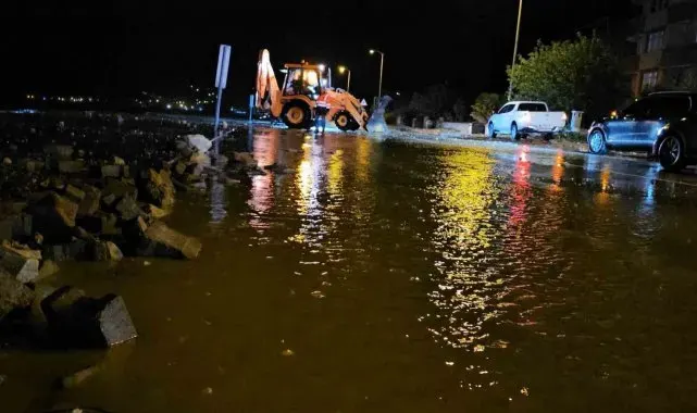 Kastamonu'da dev dalgalar sahili dövdü