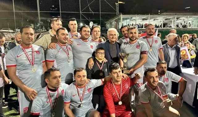 Sağlıklı kalpler sezonu futbol turnuvasında efsaneler sahada