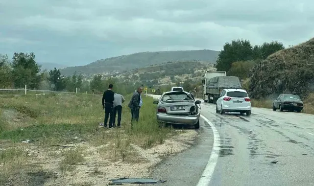 Ankara'da maddi hasarlı zincirleme trafik kazası