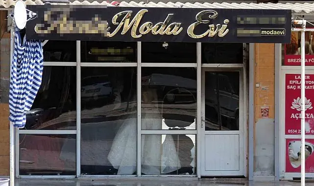 Boşanmak isteyen eşinin gelinlikçi dükkanını benzin dökerek ateşe verdi