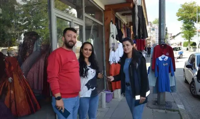 Polisten vatandaşa kadına şiddet bilgilendirmesi