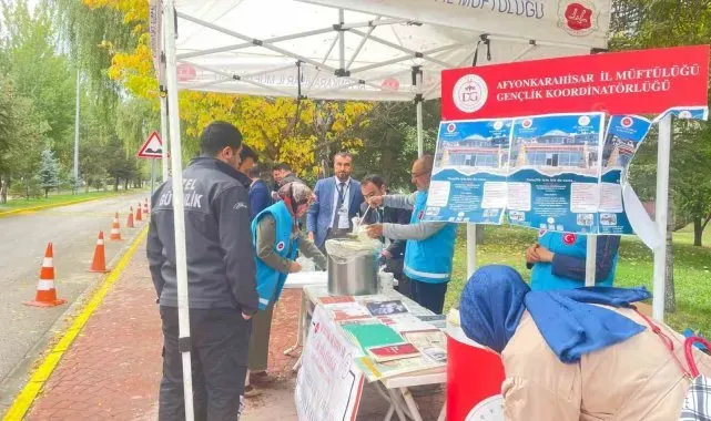 Üniversite öğrencilerine ikramlı karşılama