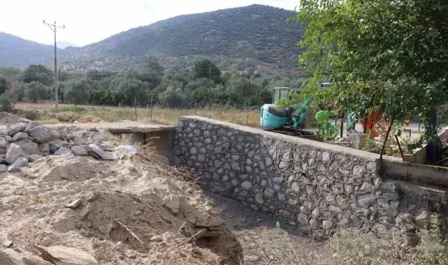 Teke Deresi su yolu, istinat duvarı ile güçlendirildi