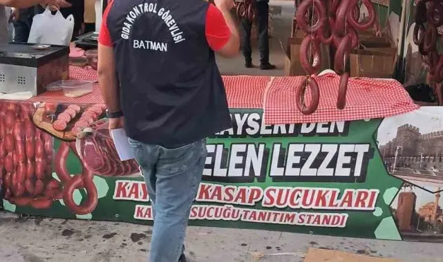 Batman'da tanıtım standında menşei belli olmayan 718 kilo sucuk ele geçirildi