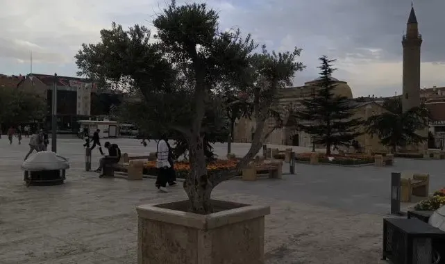 Kırşehir'de şiddetli rüzgar nedeniyle sokaklar boşaldı