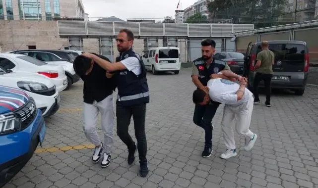 Silahla yakalanan ve evlerinde uyuşturucu ele geçen 3 bar çalışanı adliyeye sevk edildi