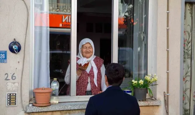 Başkan Ünlü: "Büyüklerimize yaşamın ağırlığını hissettirmeyelim"