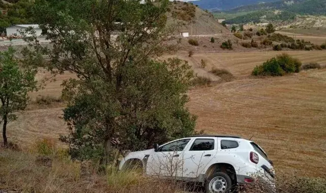 Yoldan çıkan cip devrilmekten son anda kurtuldu