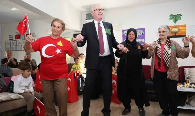 Başkan Kurt, koca çınarları yalnız bırakmadı
