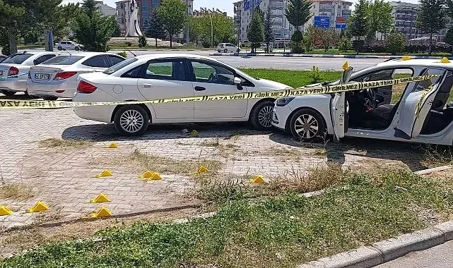 Otogarda karşılaşan husumetlilerin kavgası kanlı bitti: 2 yaralı