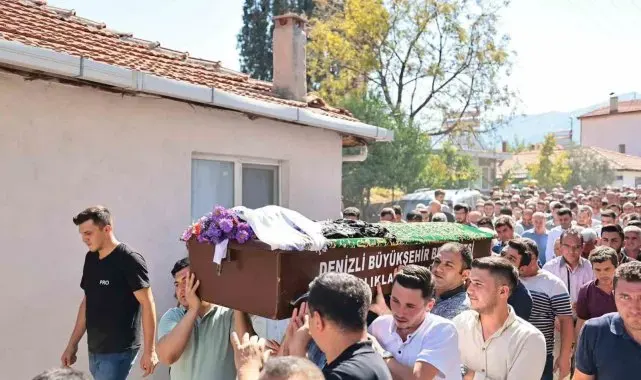 Kazada ölen genç kız son yolcuğuna uğurlandı