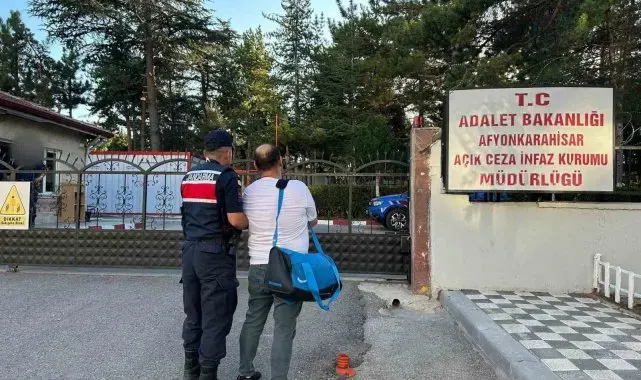 Afyonkarahisar'da 3 suç kaydı ile aranan şahıs yakalandı
