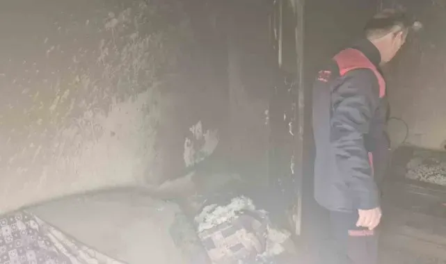 Apartman dairesinde çıkan yangın korkuttu