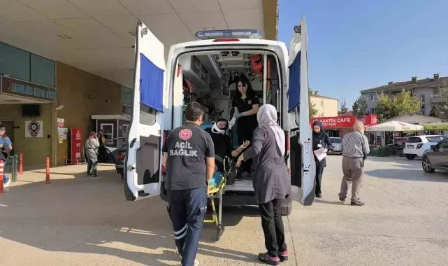 Bursa'da minibüs bisiklete çarptı: 2 yaralı