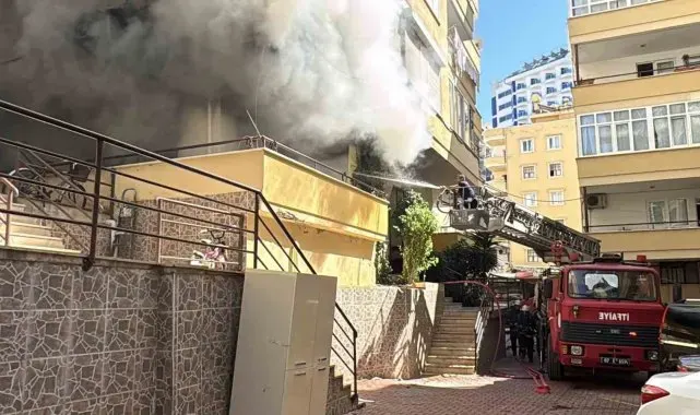 Alanya'da çıkan yangında daire kullanılamaz hale geldi