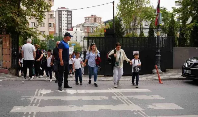 Maltepe'de zabıtayla okullar daha güvenli