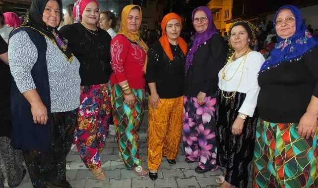 Balıkesir'de köylü kadınlar şalvar gecesinde eğlendi