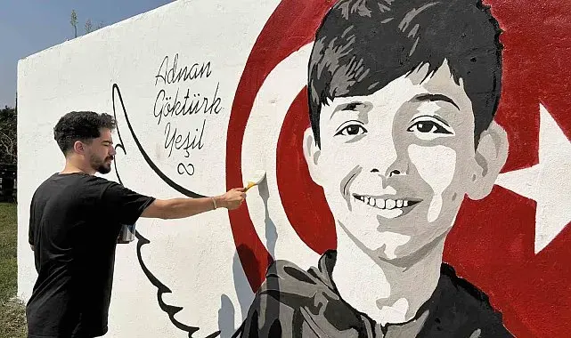 Okul saldırısında hayatını kaybeden Adnan'ın portresi memleketinde duvara çizildi