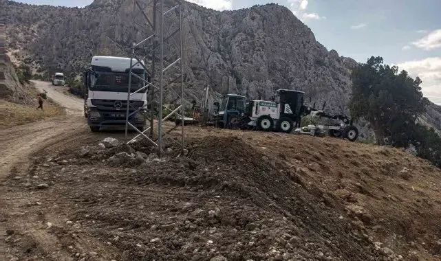 Mersin'de selden kapanan yollar ulaşıma açıldı