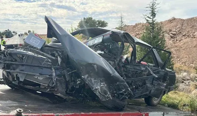 Uşak'ta iki otomobil çarpıştı: 2 ölü, 2 yaralı