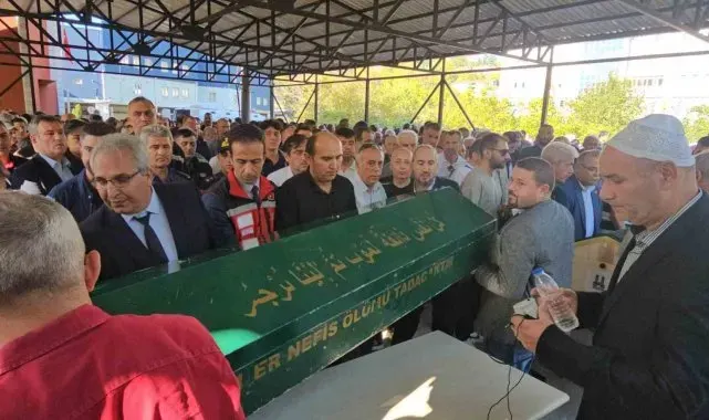 Kızlarını üniversiteye kayıt için götürürken kazada ölen çift toprağa verildi