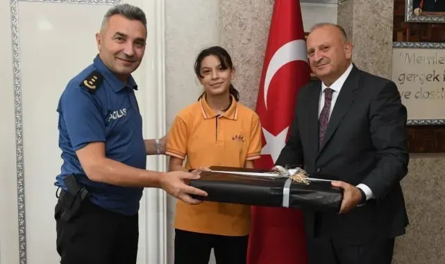 Başkanın sözü şehit kızını mutlu etti: Bilgisayar hediyesi verildi