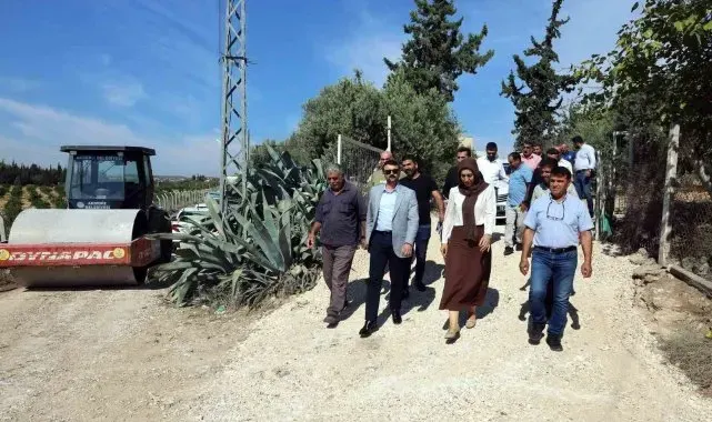 Akdeniz'in kırsal mahallelerinde yollar asfaltlanıyor