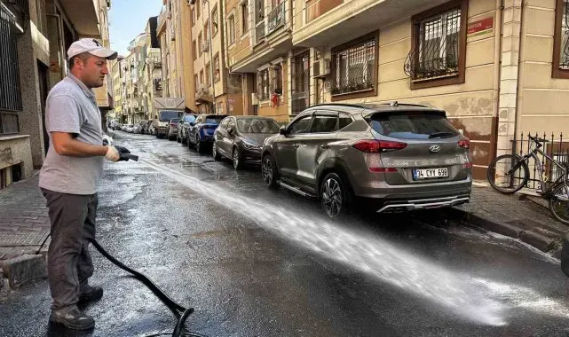 Kağıthane'de yıkanan sokaklar temizlikle nefes alıyor